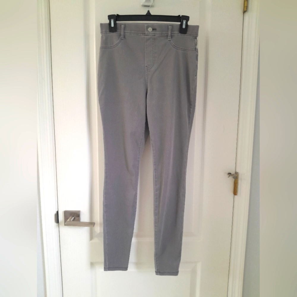 Comfortable Time And Tru Gray Fitting Eladtic Waist Jeans